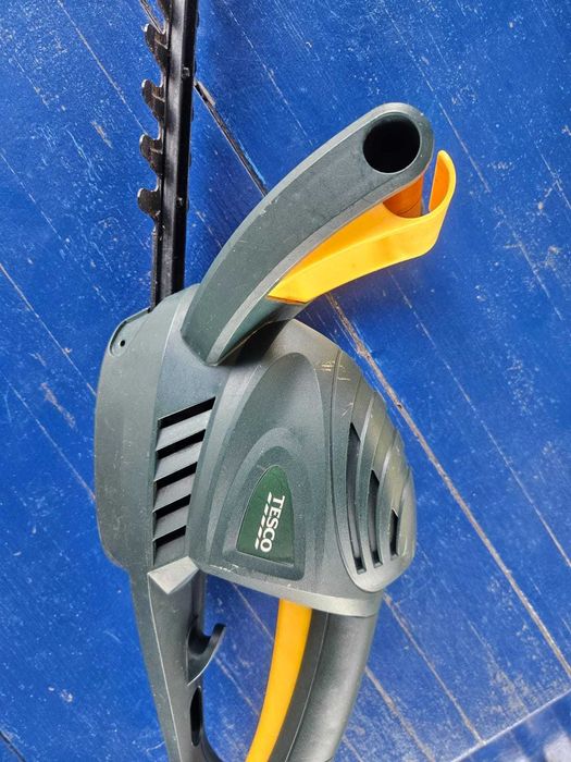 Elektryczne nożyce do żywopłotu Tesco 520 W, ostrze ok. 50 cm