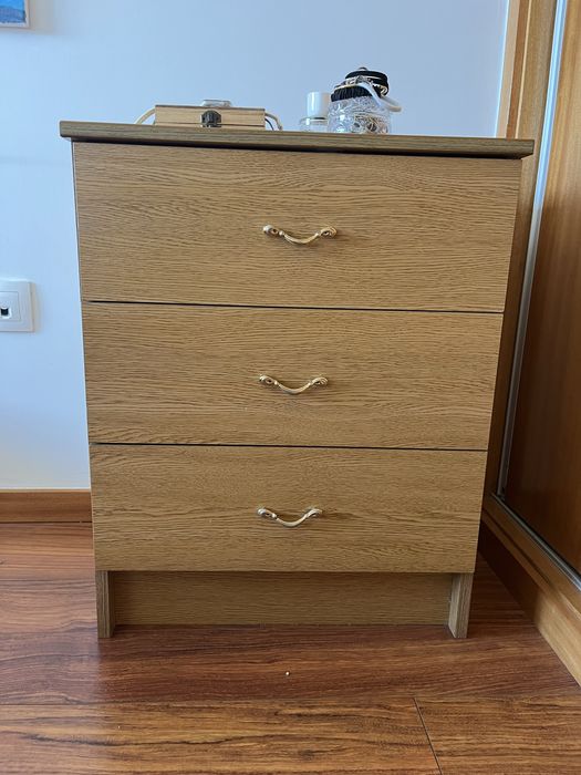 Cama casal + Mesinha cabeceira