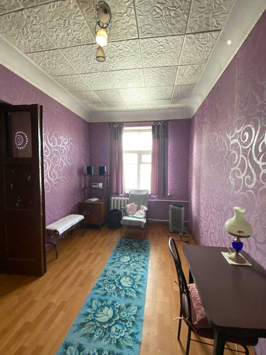 Продаётся двухкомнатная квартира по улице Соборности, ост. Театральная