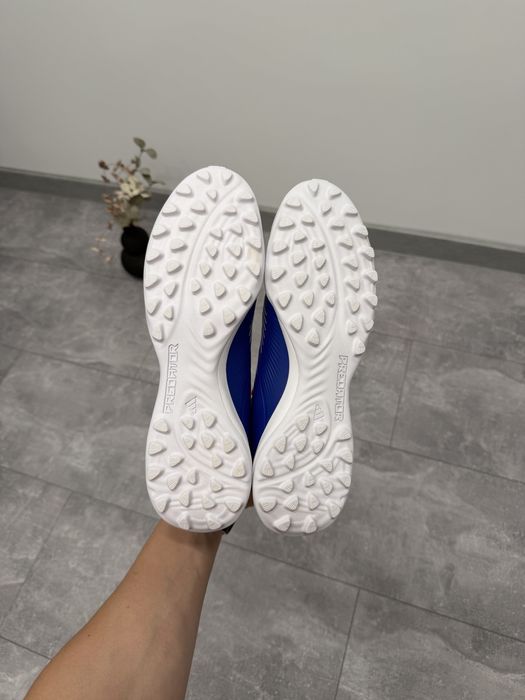 футбольні сороконіжки Adidas Predator League Turf