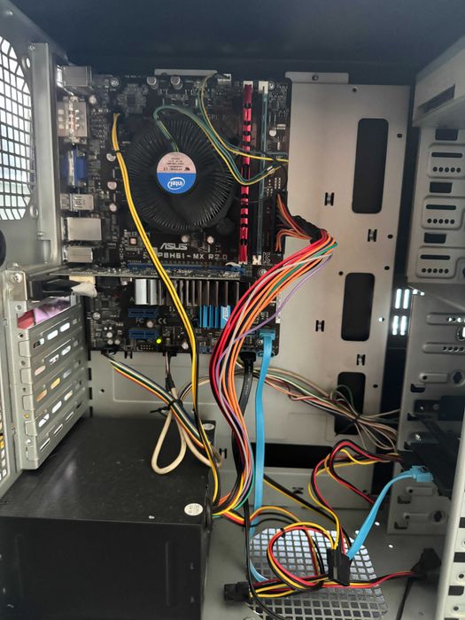 Настліьний комп'ютер I3 3.3GHz, ОЗУ 12, SSD 480, відео 1Gb + монітор