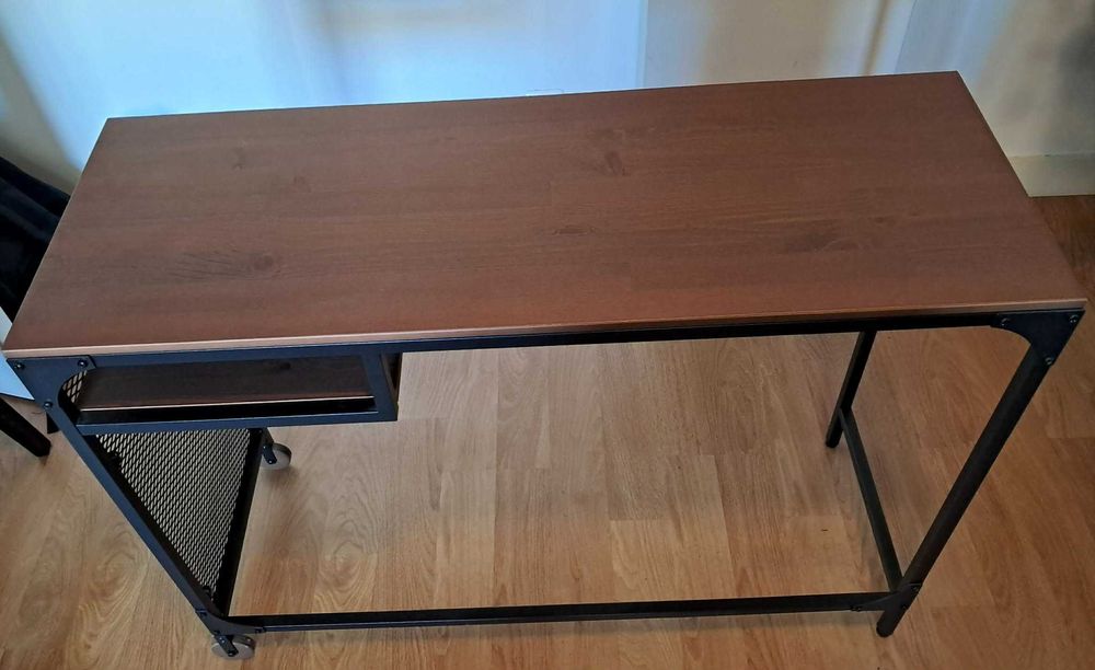 Mesa para portátil (Ikea)