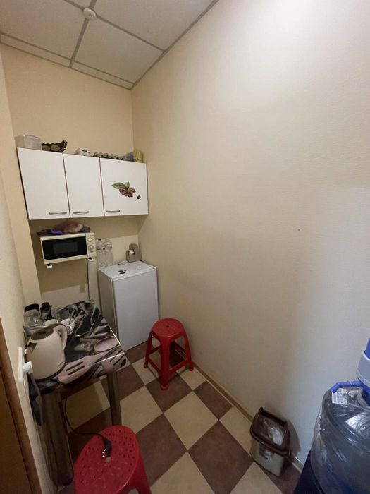 Продаж приміщення на вул. Чарівна - 75,5 кв.м., під салон/офіс