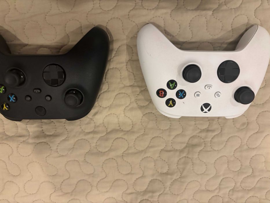 XBOX One com 2 comandos