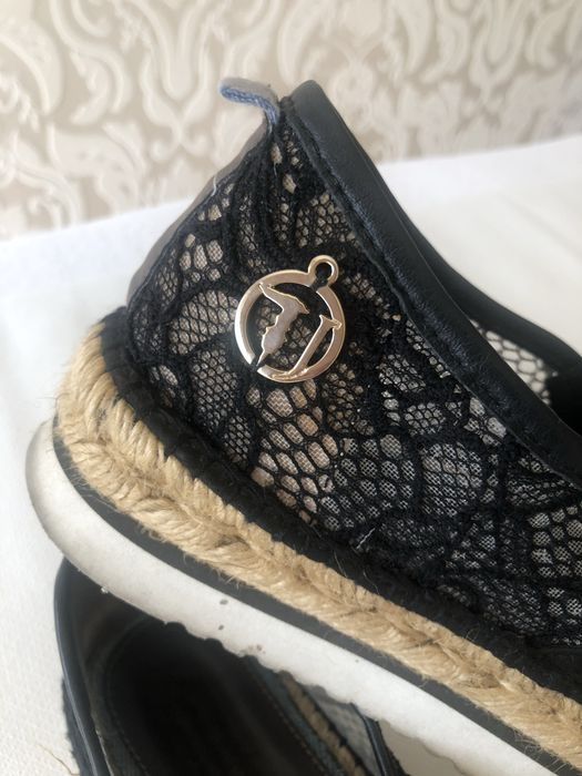 Trussardi Jeans espadryle czarne koronkowe r.38