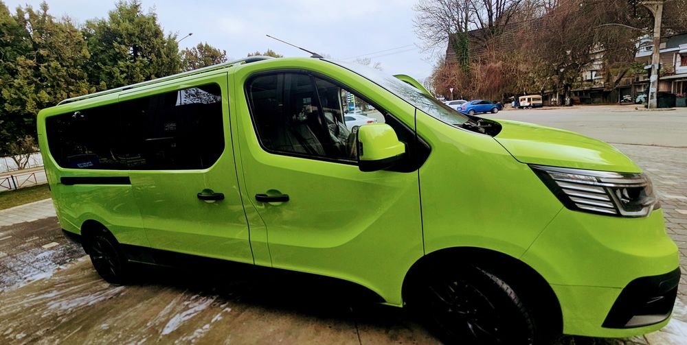 Продам мікроавтобус renault Trafic дев'ятимісний 2021-го року