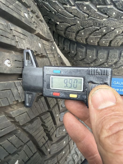 235/50/18 Goodyear ultra Grip ice arctic