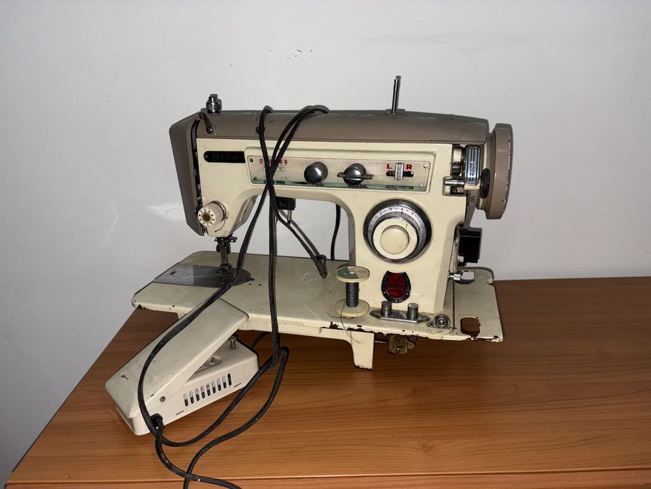 Máquina de costura elétrica