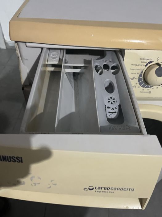 Vendo maquina de lavar roupa marca zanussi de 7 kg