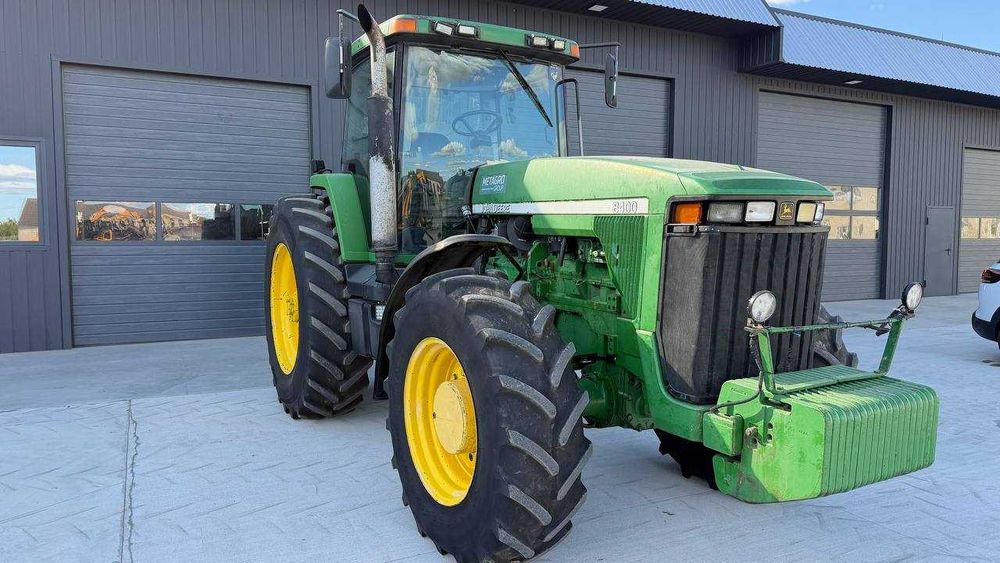 Трактор John Deere 8400