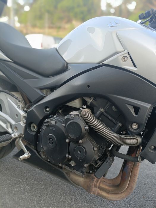 Suzuki GSR 600 - Estilo Naked