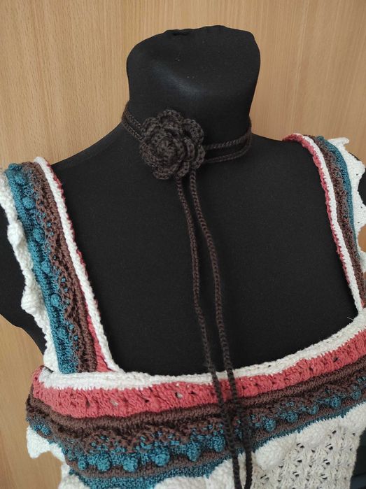 Brązowy naszyjnik róża