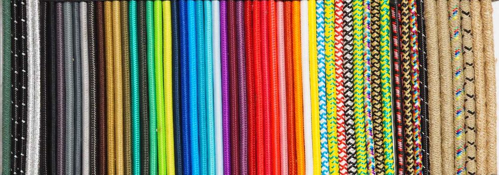 Czarny przewód w oplocie ozdobnym – dekoracyjny kabel 2x0,75 mm2