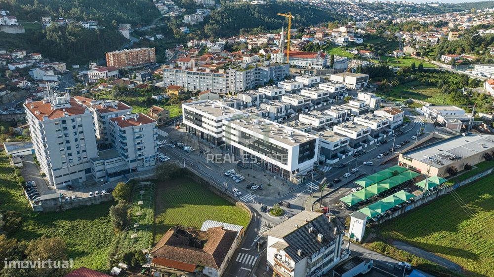 Loja Comercial em S. Pedro da Cova, Gondomar