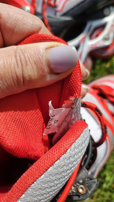 Продам ковзани і ролики  розмір 28-33 в ідеальному стані.