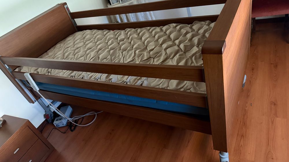 Cama Articulada com colchão de espuma e antiescaras!