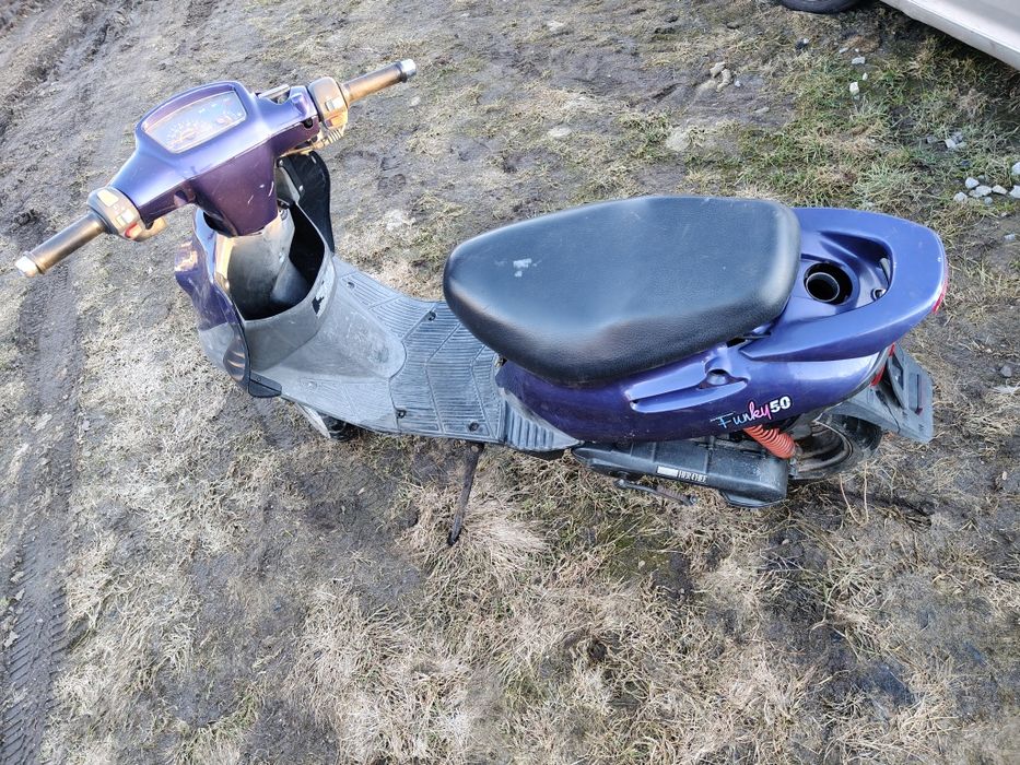 Skuter Yamaha tpg chinczyk na części  rama silnik