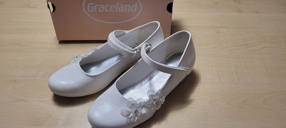 Buty białe komunijne