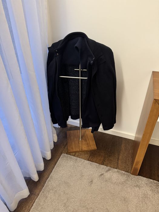 Cabide em aco inox e madeira