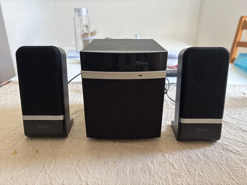 Colunas Trust 2.1 com Subwoofer – Som Potente p/ PC, TV ou Telemóvel