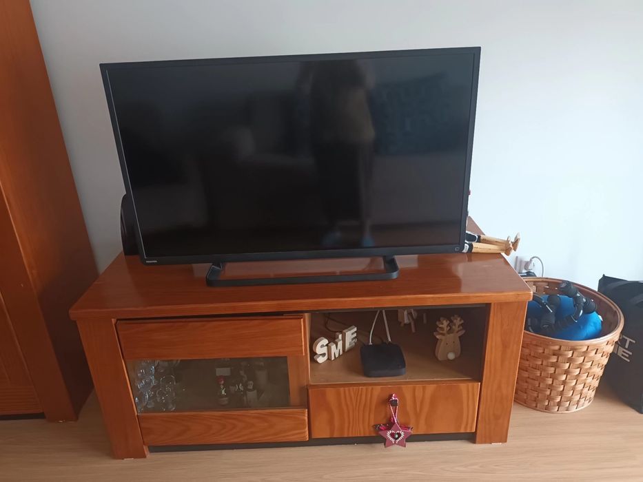 Móvel TV e louceiro