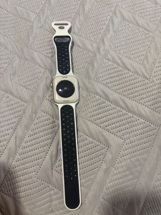 Apple Watch SE GPS 44 mm + Cabo de Carregamento
