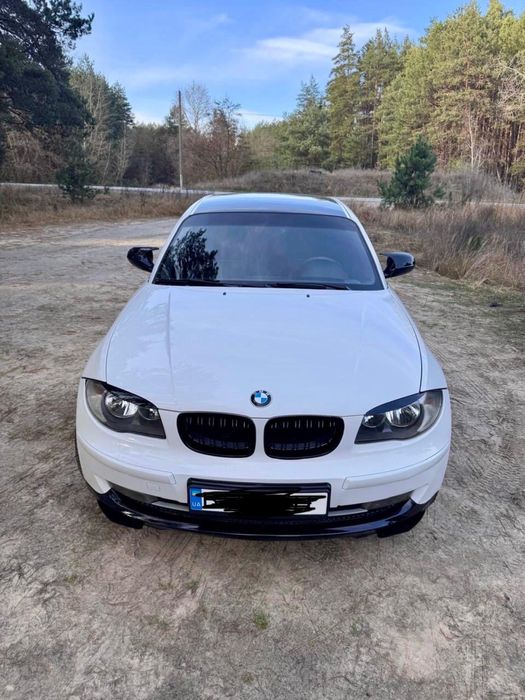 Машина после пригона с Германии находилась в одних руках 6 лет, пробег родной , на данный момент 208 тыс. есть 2 ключа, на свои года машина в хорошем состоянии, как внешне, так и в салоне. Салон не прокуренный, не затертый, кпп автомат. Салон черный, потолок тоже черный. Все масла и фильтра заменены. 208 тыс км
В машине есть картплей, навигация, камера заднего вида. Кондиционер есть, заправлен работает.
Экономичные затраты топлива. Торг присутствует
Звонить по тел. 09******54