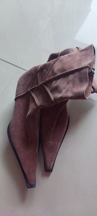 Botas de camurça nunca usadas