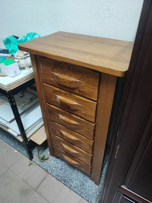 Cómoda com gavetas