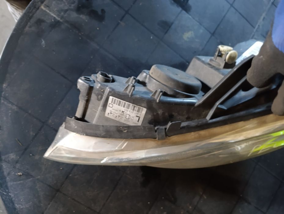 Lampa peugeot 407 SW 2009 uszkodzona