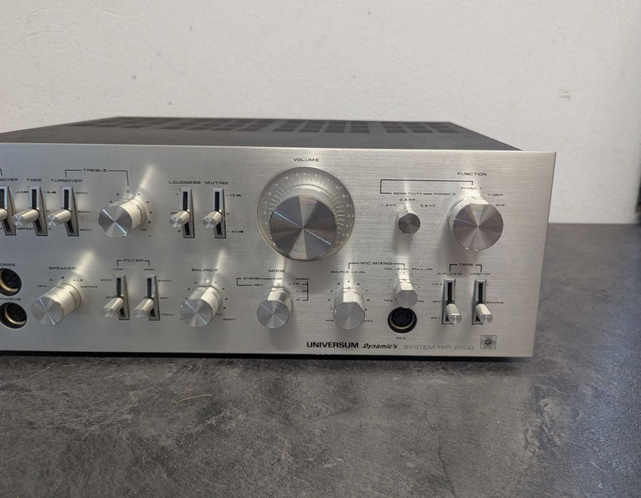 Стереопідсилювач Universum Dynamics System HiFi 2500.