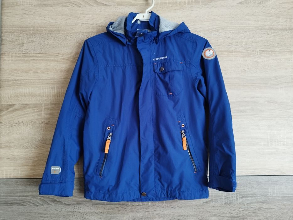 Markowa logowana kurtka wiatrówka 9-10 lat