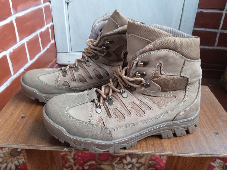 Продам воение берци