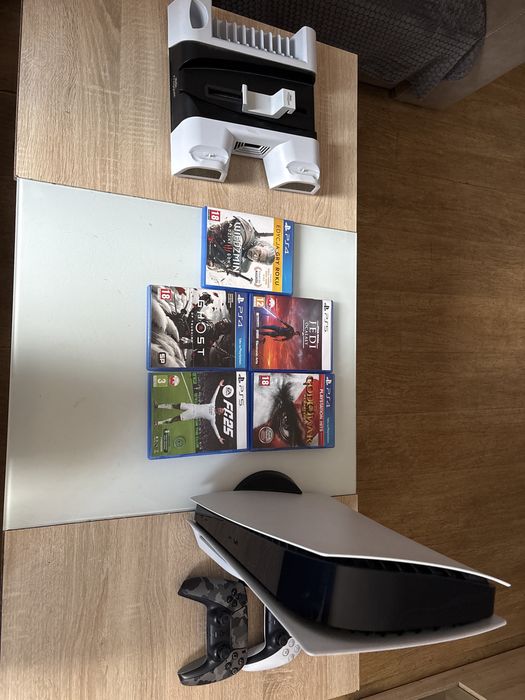 Konsola Playstation 5 fat + 2 pady + 5 gier + stacja chłodząca
