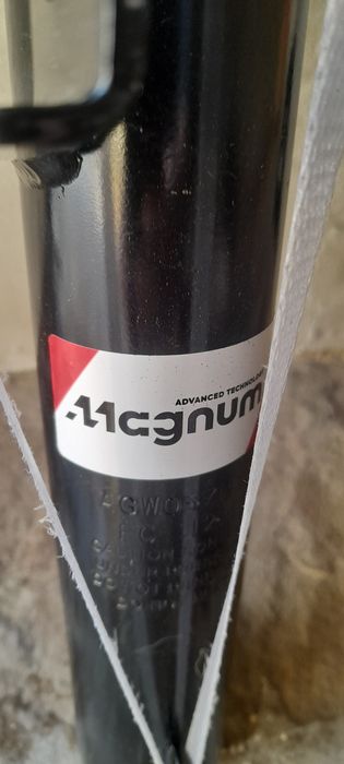 Амортизатор передній MAGNUM ТECHNOLOGY. НОВИЙ. Wolksvagen, Skoda Octav
