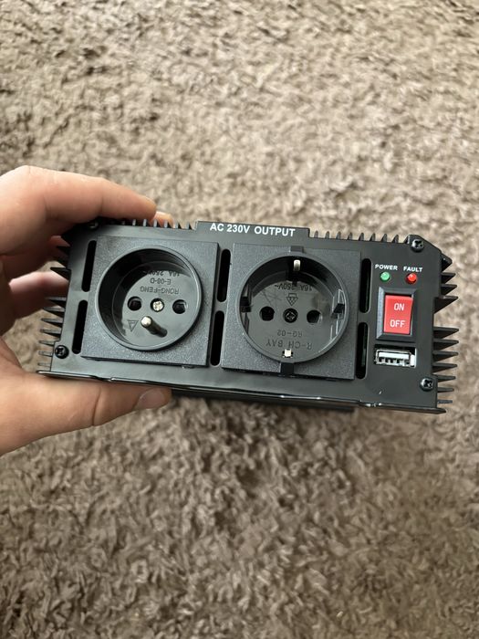 Перетворювач інвертор Volt Polska IPS-2600N 24V 230V