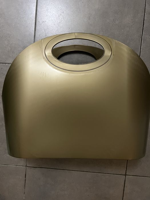 Cesto plástico em dourado