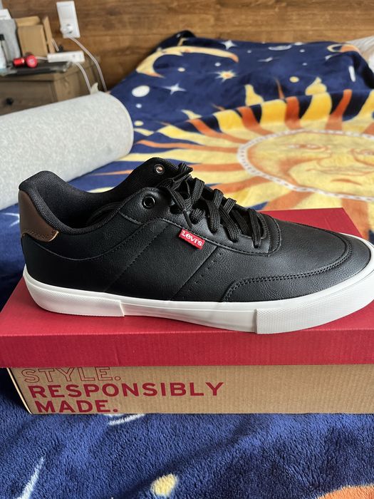 Кросівки Levis нові