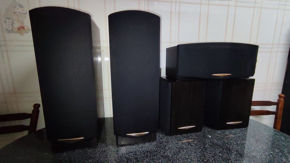 Colunas Kenwood music center