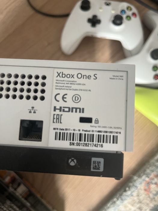 Xbox one s 500gb / trzy pady / zestaw gier