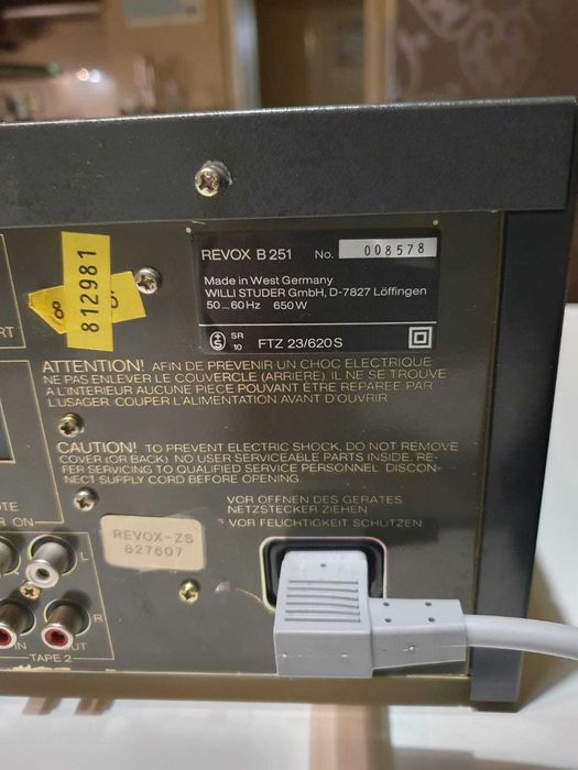 dzis  Revox B 251 – zintegrowany wzmacniacz stereo Hi-Fi