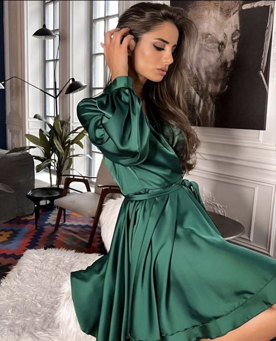 Жіноча коротка шовкова сукня. Колір: смарагдова. Розмір: 42-46.