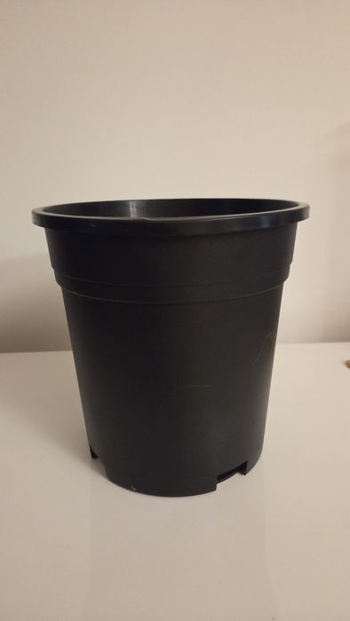 Sprzedam donice produkcyjne w 4 rozmiarach średnica  14, 16,20 i 22 cm