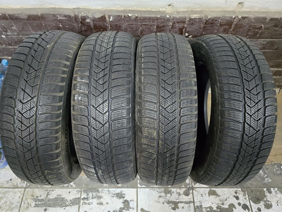 Komplet opon zimowych Pirelli SottoZero 3 205/60 R17 93H m+s