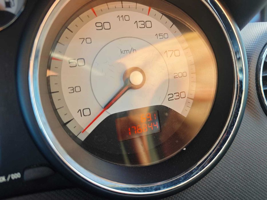 Peugeot 308 1.6 HDi Sport 2007 | 110cv | 176.000 km | Teto panorâmico