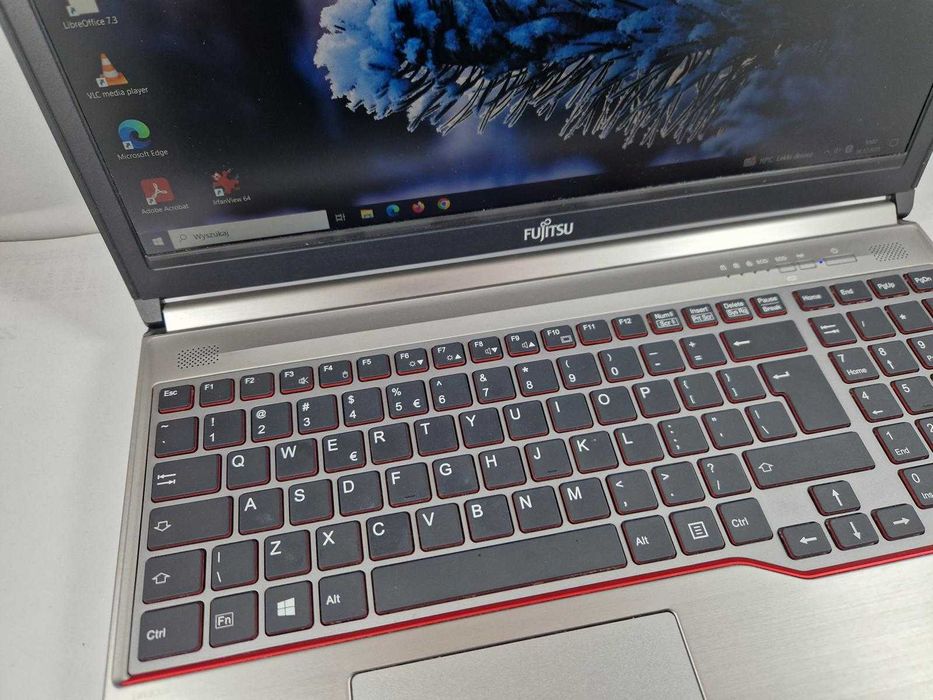 Laptop Fujitsu Siemes Lifebook E754 i5/500GB/16GB zasilacz