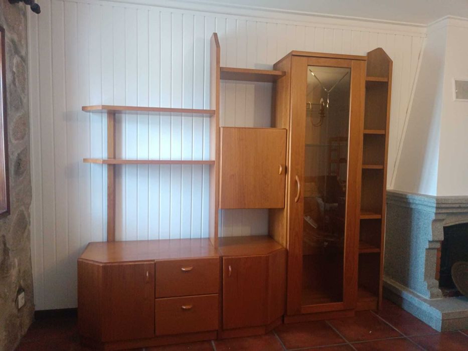Móvel de sala com mesa de centro