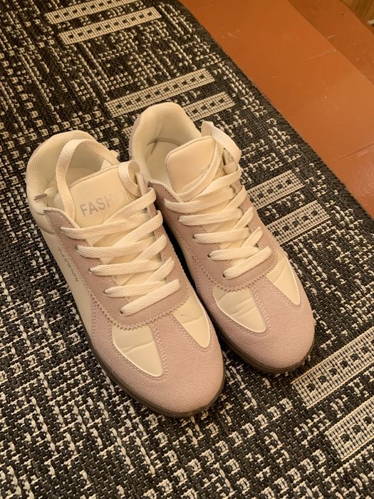 Кросівки.  Взуття.  37 розз