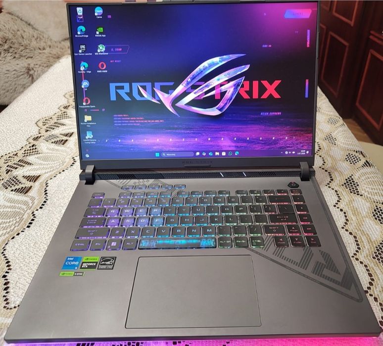 Laptop Asus rog strix g16 rtx 4070