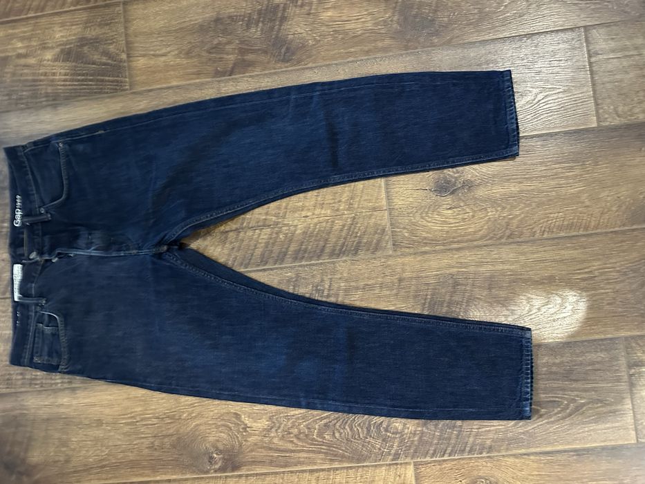Джинси GAP.